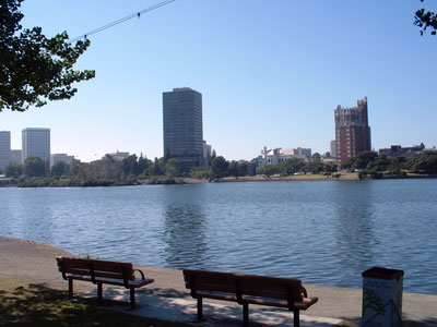 picture of lake merritt in oakland ca